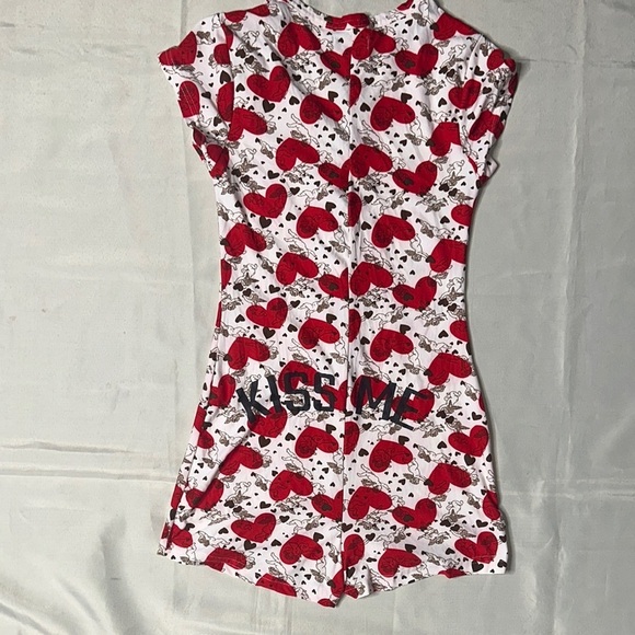 Red Heart Print Romper - Picture 6 of 7
